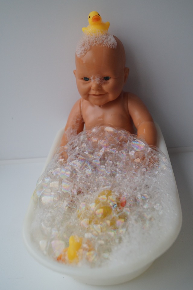 Вторая выписка ноября. Как поставить куклу на ножки, если их нет. Соединяю туловище и голову. У нас и пирамидки лечатся