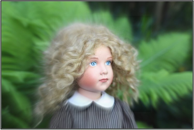 Sonja гуляет в саду. Коллекционная кукла от Helen Kish