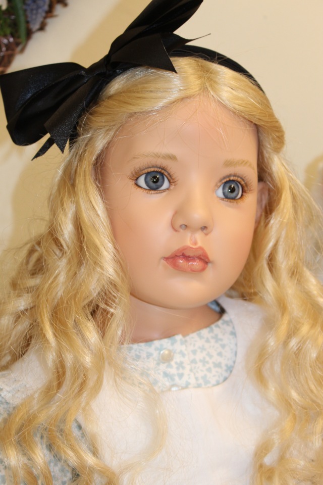 Встреча коллекционеров в магазине. Выбор кукол из новой коллекции Гюнзел. Часть первая - Алиса. ОПРОСНИК