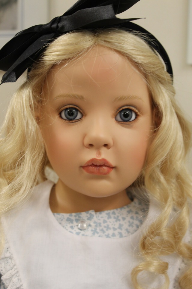 Встреча коллекционеров в магазине. Выбор кукол из новой коллекции Гюнзел. Часть первая - Алиса. ОПРОСНИК