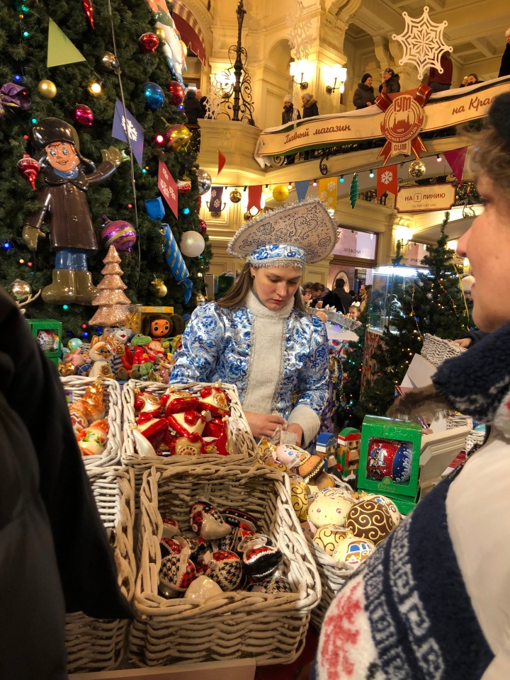Москва предновогодняя... выставка новогодних елок в ГУМе - очень красиво