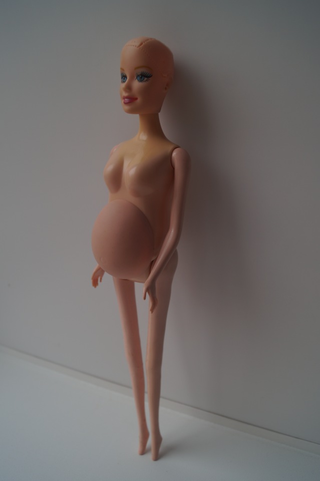 Вторая выписка октября. Машенька здорова. Кукла из лужи стала милашкой. Коровка замычала. Как поставить Лолочку на ножки,