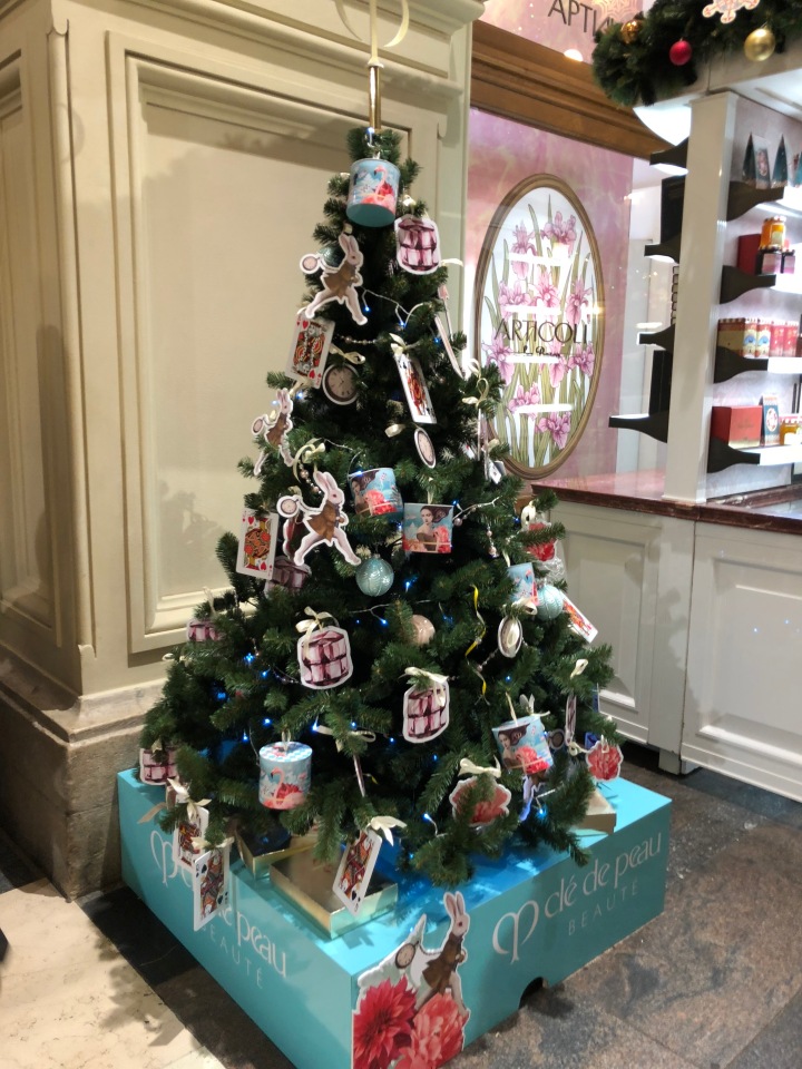 Москва предновогодняя... выставка новогодних елок в ГУМе - очень красиво