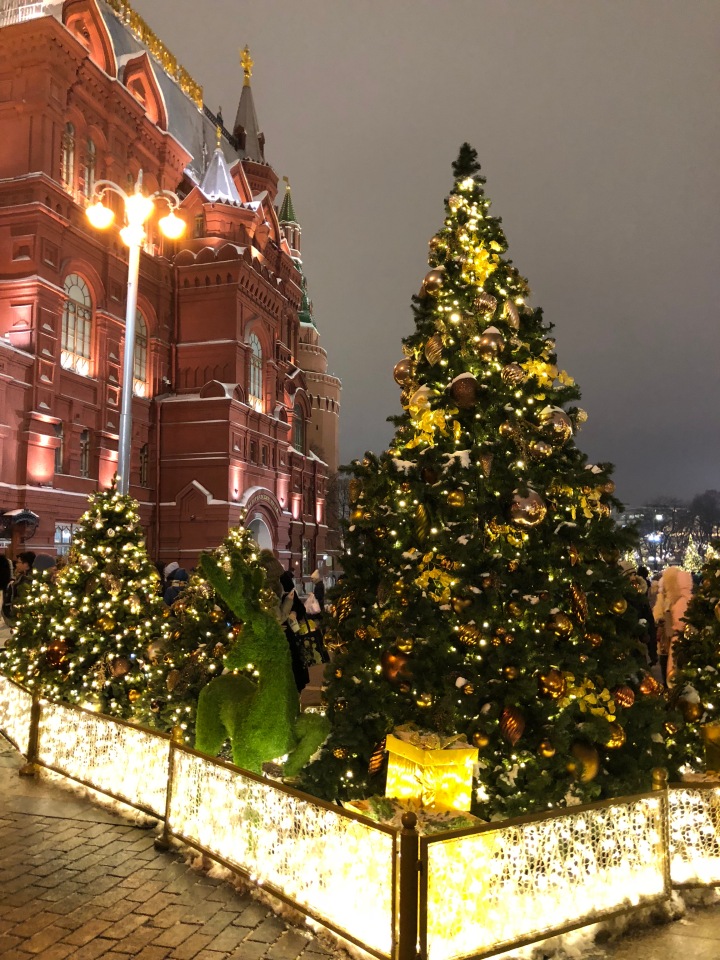 Москва предновогодняя... выставка новогодних елок в ГУМе - очень красиво