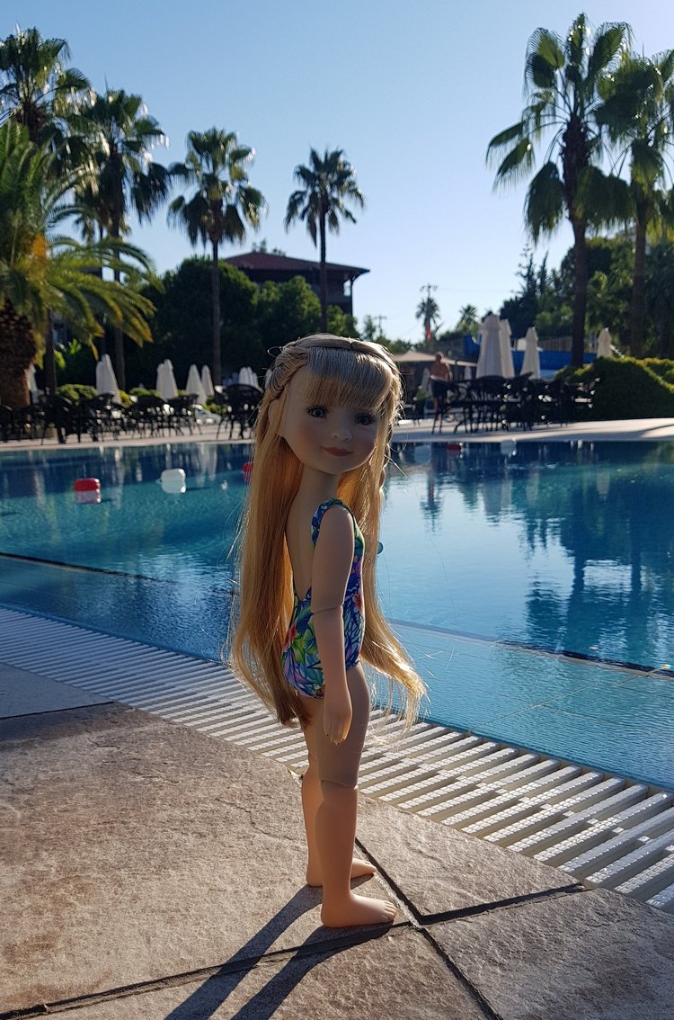 Инес на море — Куклы Ruby Red (Руби Ред) Fashion Friends: Siblies