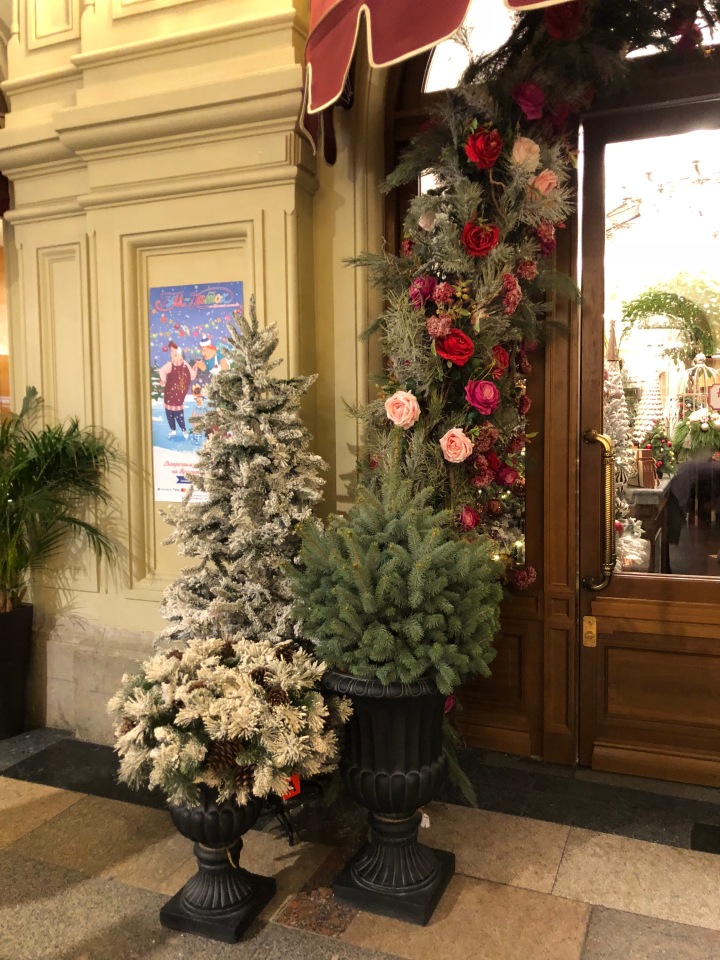 Москва предновогодняя... выставка новогодних елок в ГУМе - очень красиво