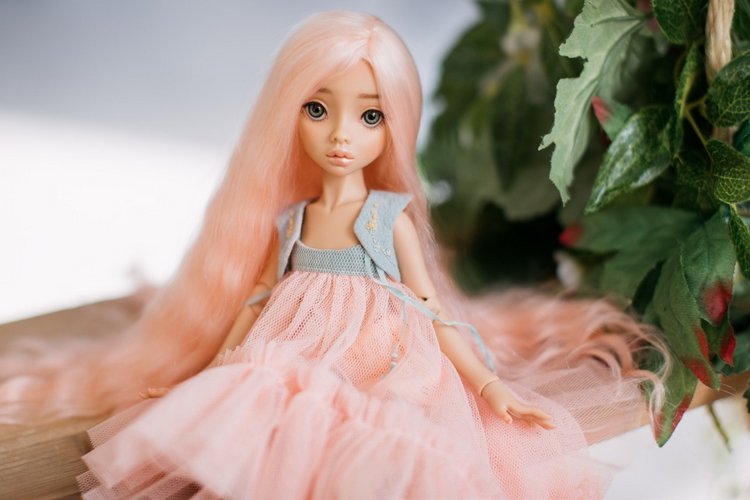 Эмили собрались на Весенний бал кукол