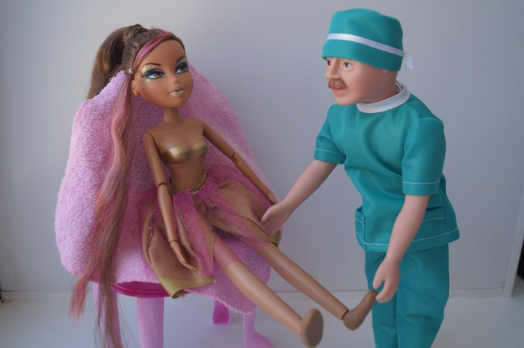 Первая выписка марта. Чебурашка здоров, Братц из серии Sea Stunnerz обрела сменные ножки