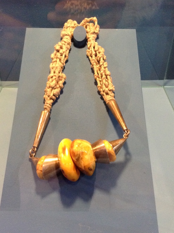 Милая сердцу Божедомка. "Парк янтарного периода". ч.6. (Продолжение). Изделия и украшения из янтаря