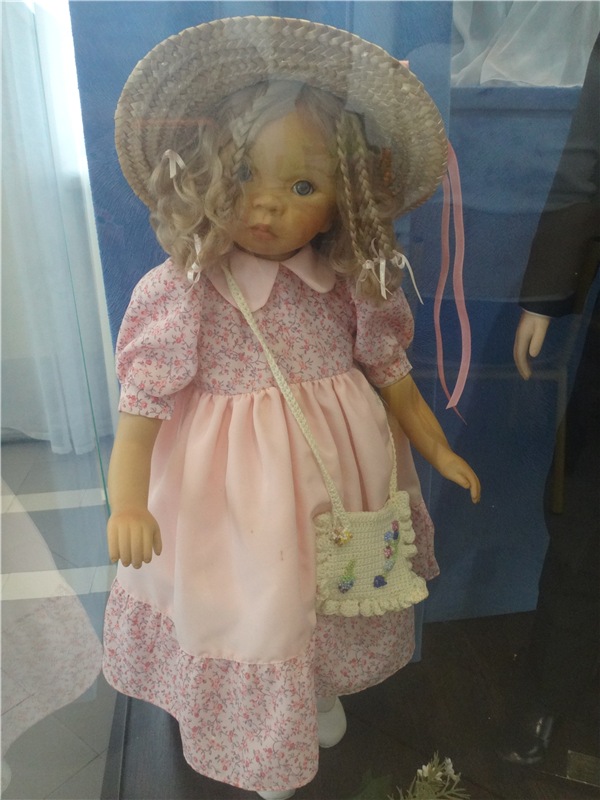 Выставка " Лабиринты кукольной жизни"