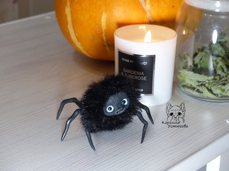 Halloween и маленькие паучки