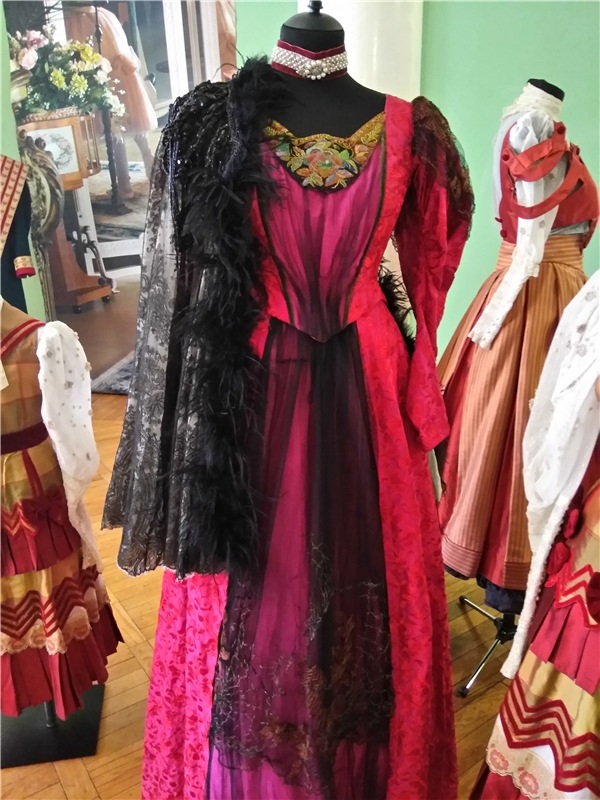 Выставка костюмов к фильму " Матильда", часть 2