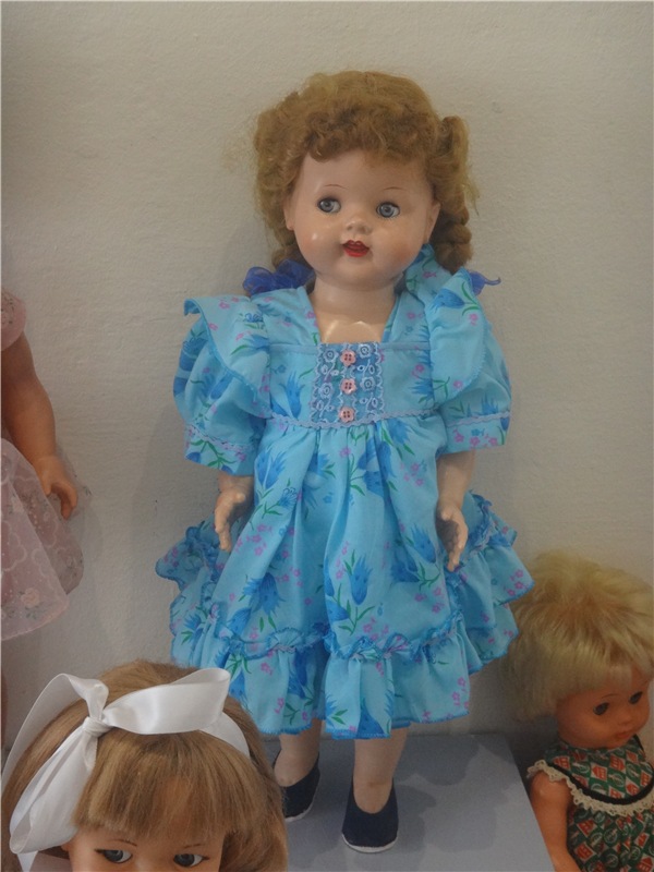 Выставка " Лабиринты кукольной жизни"