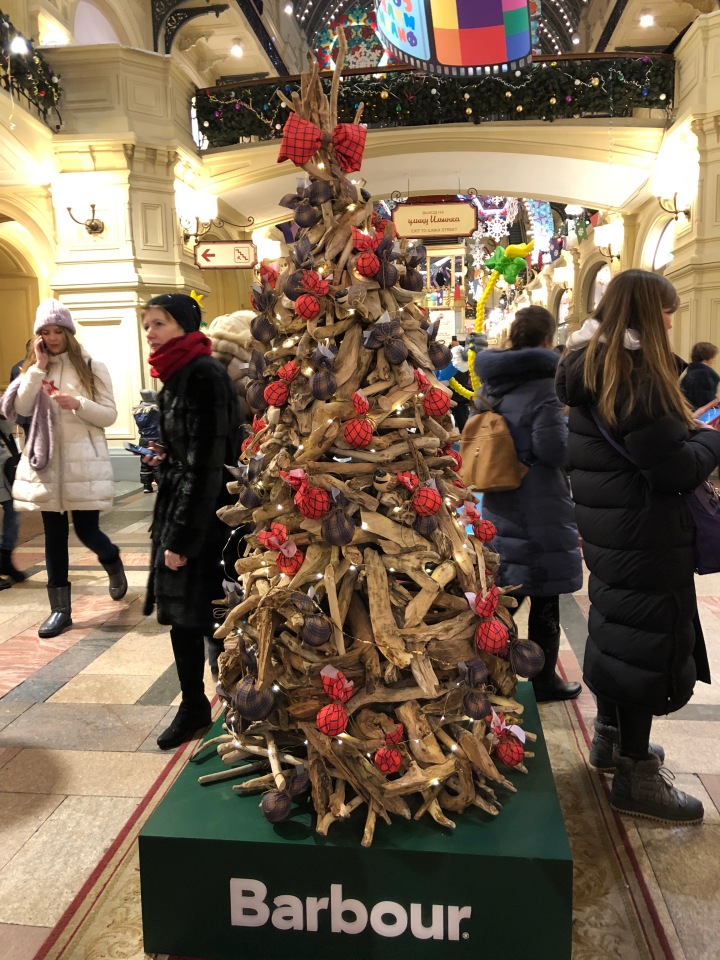 Москва предновогодняя... выставка новогодних елок в ГУМе - очень красиво