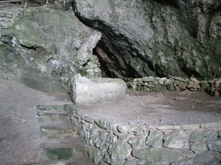 Незабываемая экскурсия по Словении: Постойная Яма и Предъямский замок