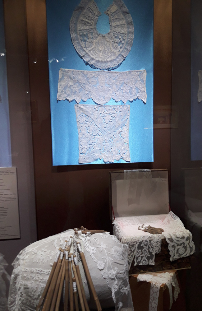 Выставка "Узоры свадьбы кружевной". Зал 1