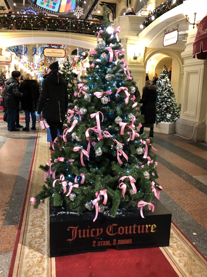 Москва предновогодняя... выставка новогодних елок в ГУМе - очень красиво