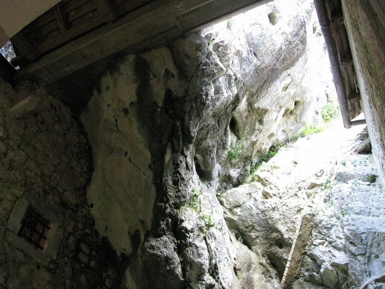 Незабываемая экскурсия по Словении: Постойная Яма и Предъямский замок