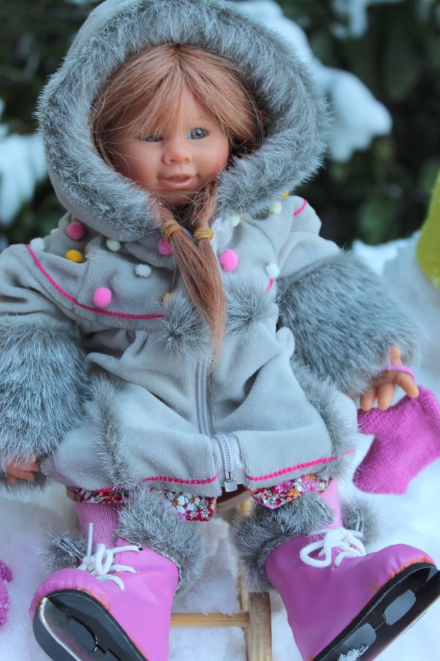 Снежные забавы Кети и Рози. Провожаем зиму