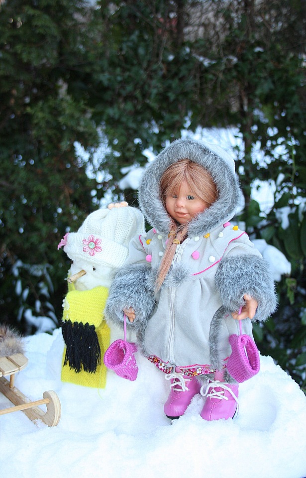 Снежные забавы Кети и Рози. Провожаем зиму