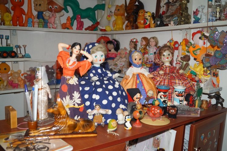 Вторая июльская выписка. Лечение глазок: отсутствие радужки, косоглазие. На лечении была ГДРочка. Голова+тело= красивая