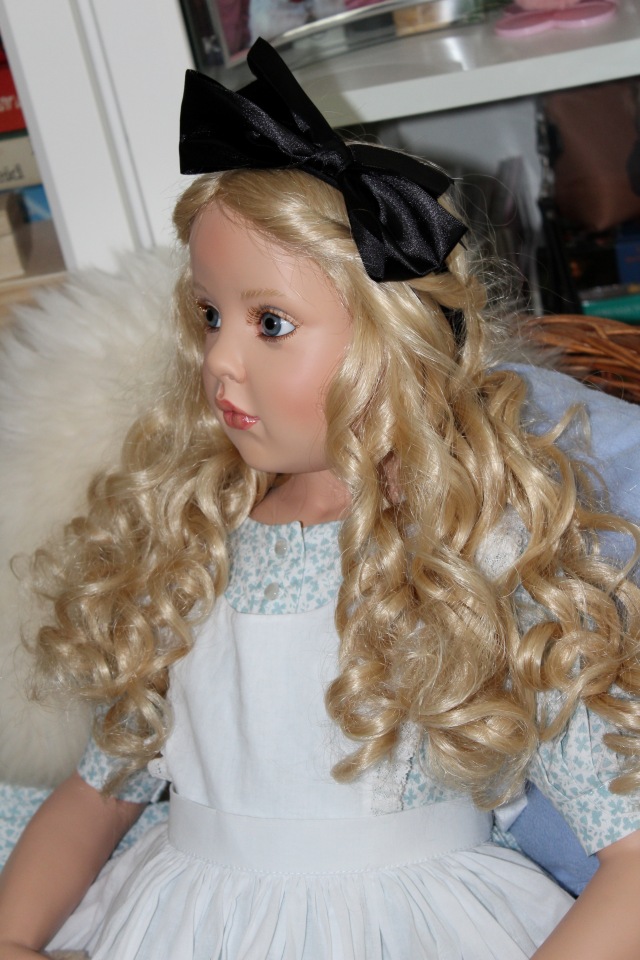 Алиса из Страны Чудес и ее кролик (фото 6)