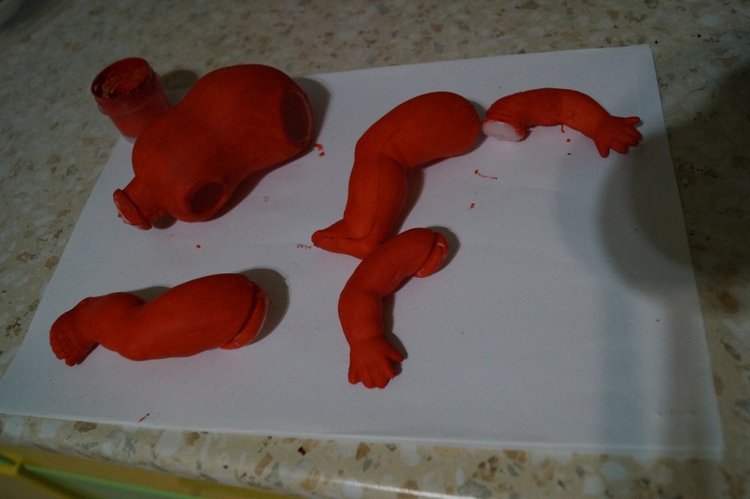 Вторая выписка ноября. Как поставить куклу на ножки, если их нет. Соединяю туловище и голову. У нас и пирамидки лечатся