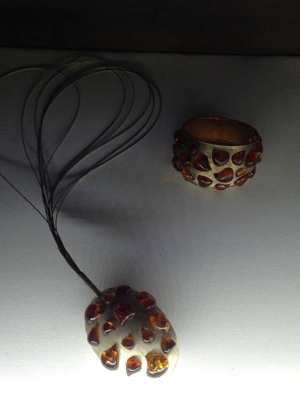 Милая сердцу Божедомка. "Парк янтарного периода". ч.6. (Продолжение). Изделия и украшения из янтаря