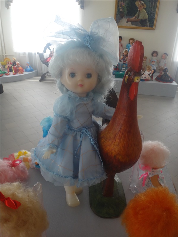 Выставка " Лабиринты кукольной жизни"