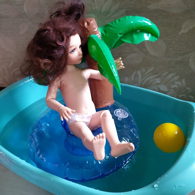 Как мы догоняли лето или примерка кругов для бассейна моей Боночкой