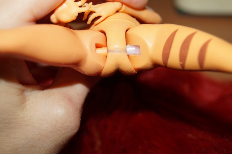 Замена сломанной ноги кукле Monster High