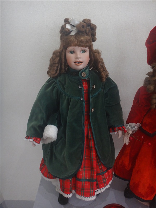 Выставка " Лабиринты кукольной жизни"