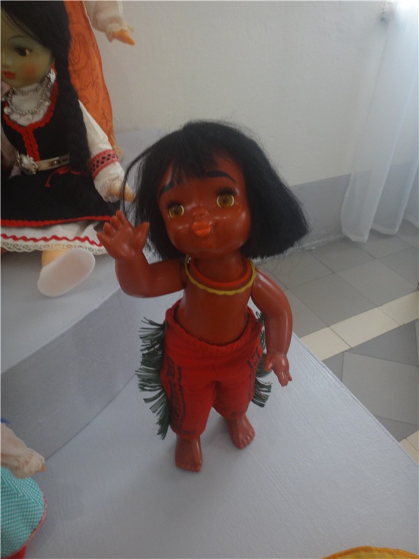 Выставка " Лабиринты кукольной жизни"