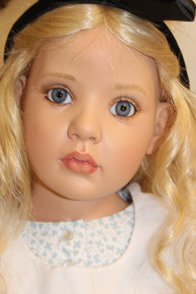 Встреча коллекционеров в магазине. Выбор кукол из новой коллекции Гюнзел. Часть первая - Алиса. ОПРОСНИК (фото 10)