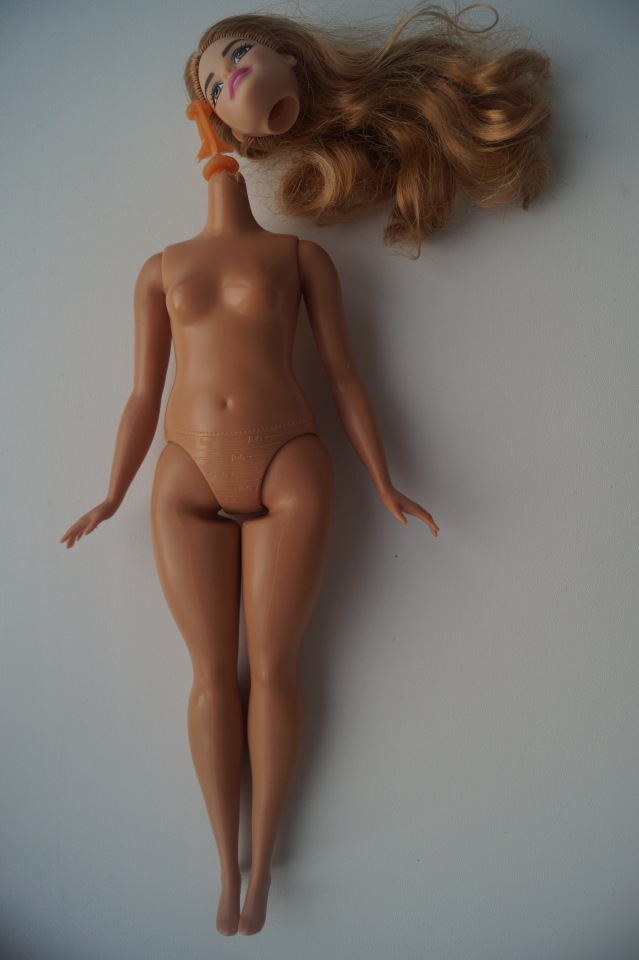 Четвёртая выписка октября. Лечим глазки советской кукле. Мишутка из 90-х стал как новенький! Четыре Барби обрели головы