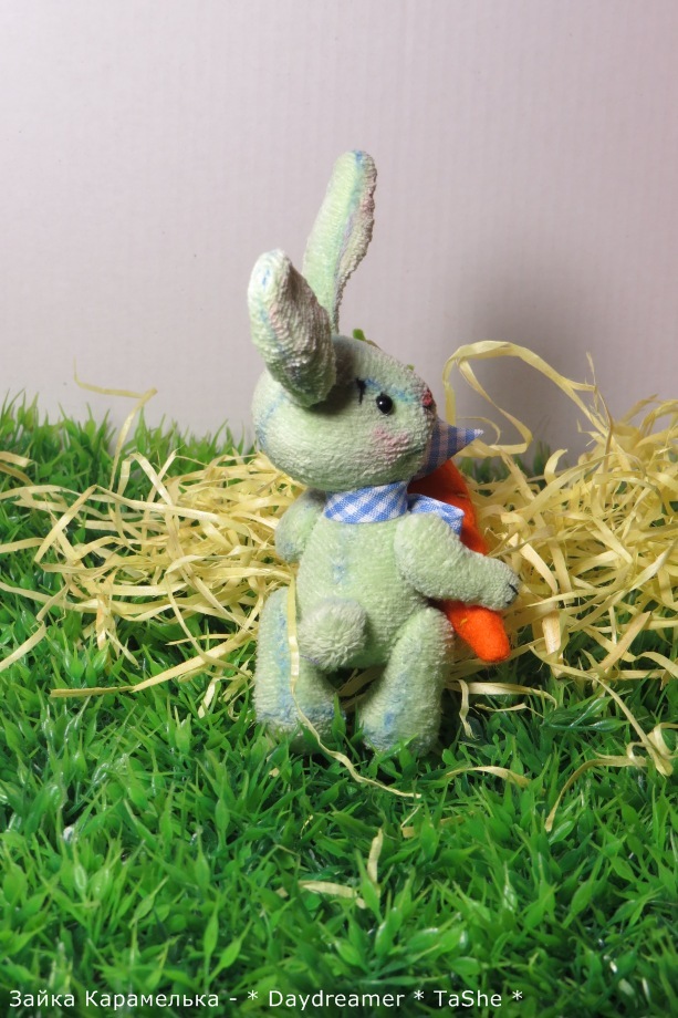 Зайка цвета свежего салата по имени Карамелька