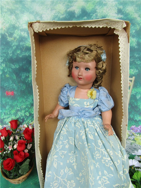 Розы и жемчуг… На них посмотри... Кукла Hans Volk на фоне интерьера