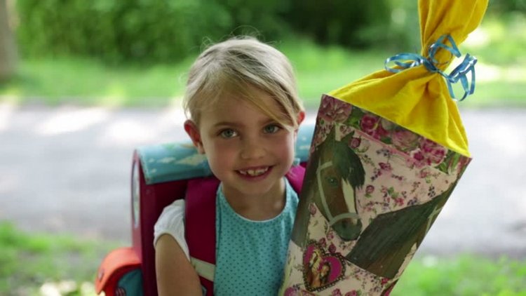 Что такое Schultüte? И с чем его едят