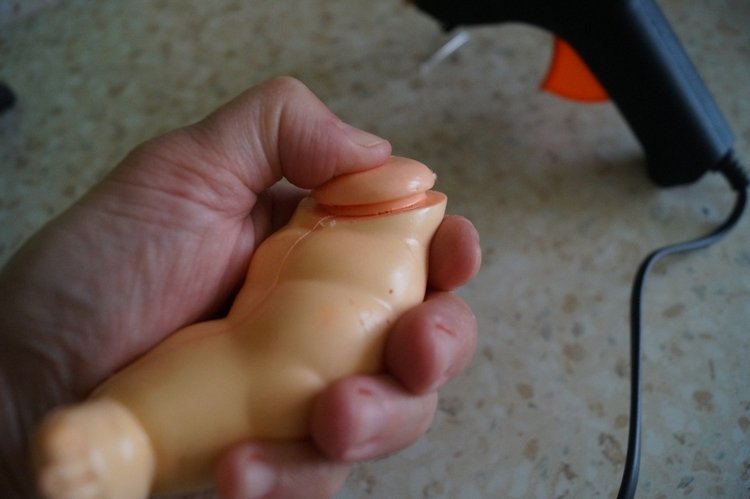 Вторая выписка октября. Машенька здорова. Кукла из лужи стала милашкой. Коровка замычала. Как поставить Лолочку на ножки,