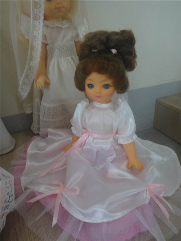 Выставка " Лабиринты кукольной жизни"