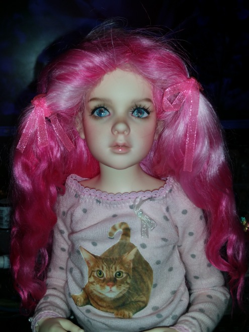 В поисках образа. Розочка примеряет парички. Опросник