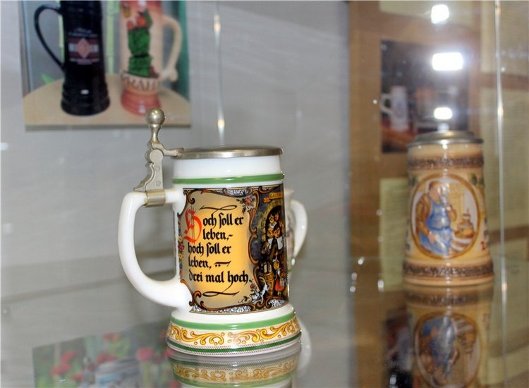 Выставка "Хрупкий мир фарфора", Старицкий краеведческий музей