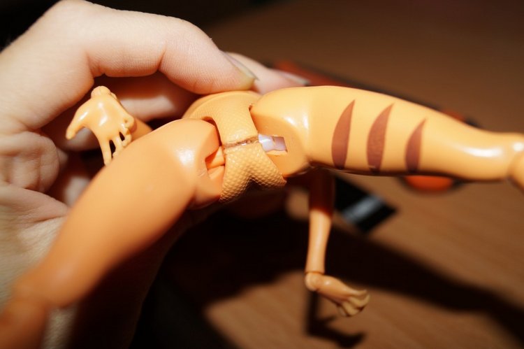 Замена сломанной ноги кукле Monster High (фото 10)