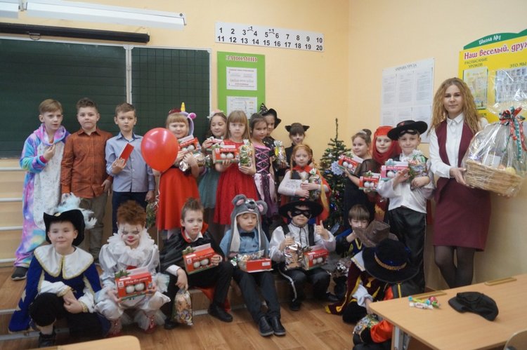 Новогодние костюмы для детей. Пеннивайз. Эльф