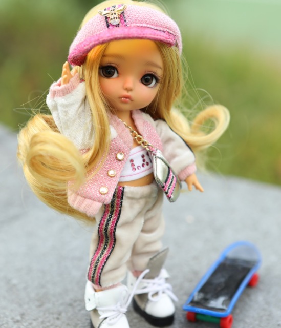 Релиз Salon De Lati в формате Lati Yellow от Latidoll