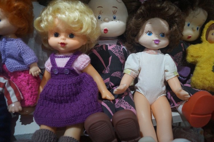 Вторая выписка октября. Машенька здорова. Кукла из лужи стала милашкой. Коровка замычала. Как поставить Лолочку на ножки,