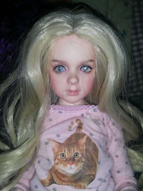 В поисках образа. Розочка примеряет парички. Опросник