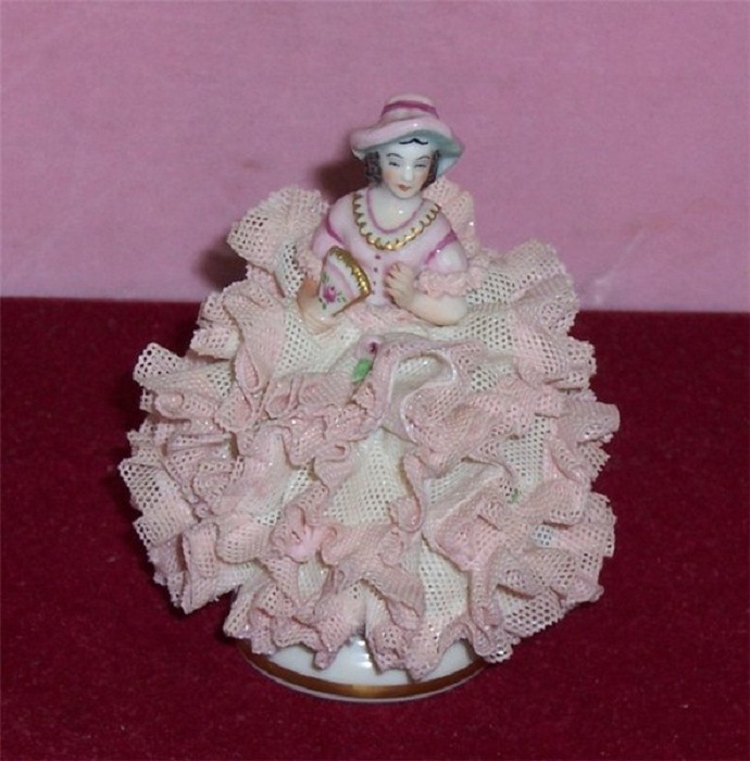 Дрезденские «кружевницы»: В чём секрет фарфоровых статуэток, которые словно одеты в изящные наряды