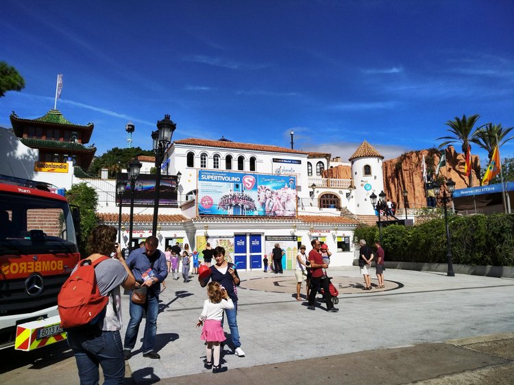 Тайна моего имени. Часть девятая. Испания, Бенальмадена, Парк Тиволи. Лесли путает все планы (фото 9)