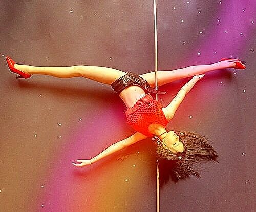 У пилона — Игровые куклы разных производителей (Разное): редкие бренды (фото 6)